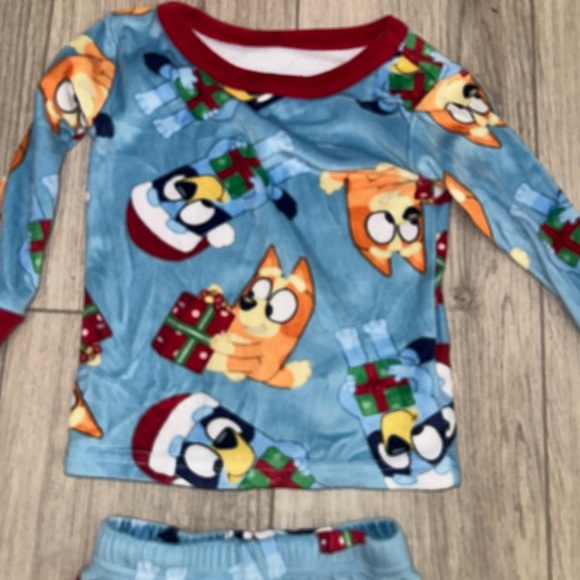 BLUEY Christmas 2 Piece Pajama Set - Picture 3 of 3